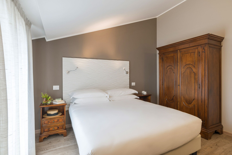 Bedroom 3, Albergo La Pace, Rome