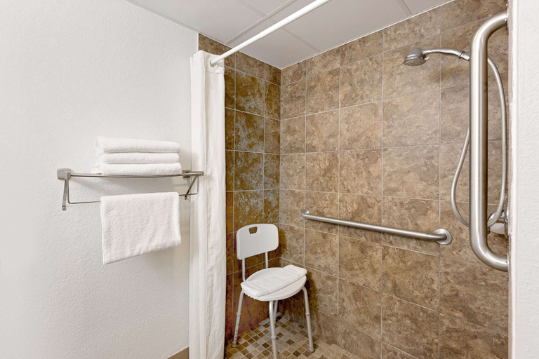 Bathroom 4, Super 8 by Wyndham St. James, Watonwan