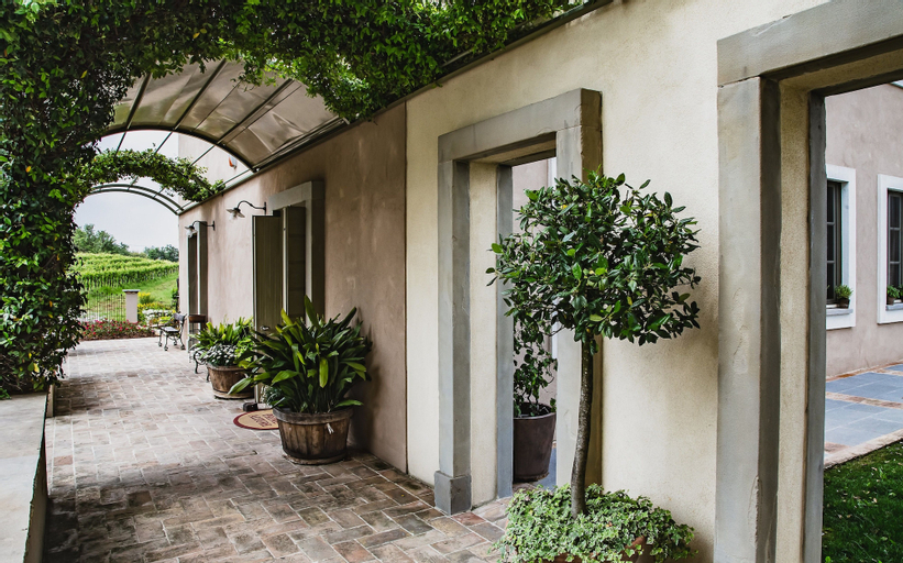 Exterior & Views 23
