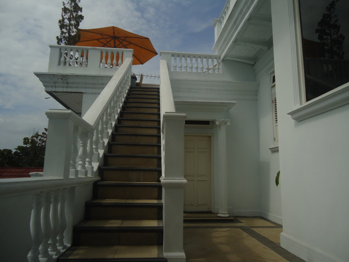Exterior & Views 3, Twin Pillars Guesthouse Syariah, Malang
