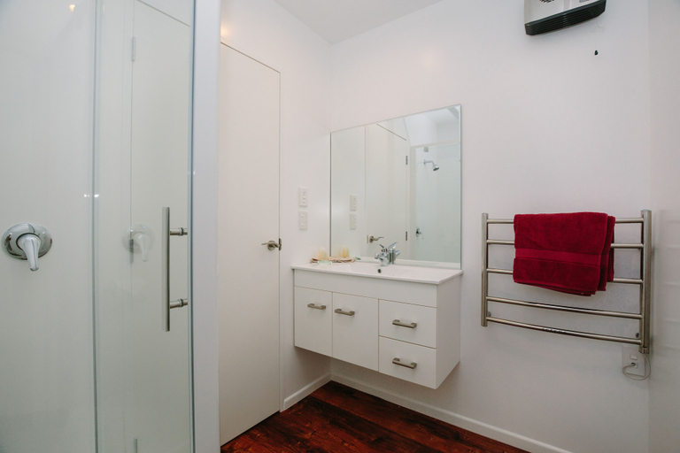 Bathroom 3, Alpine Motel, Queenstown-Lakes