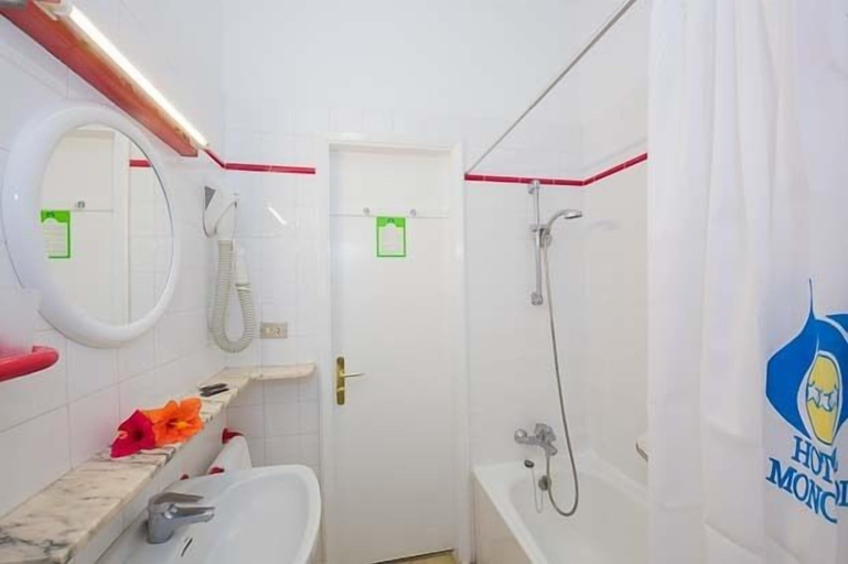 Bathroom, Hotel Monopol, Santa Cruz de Tenerife