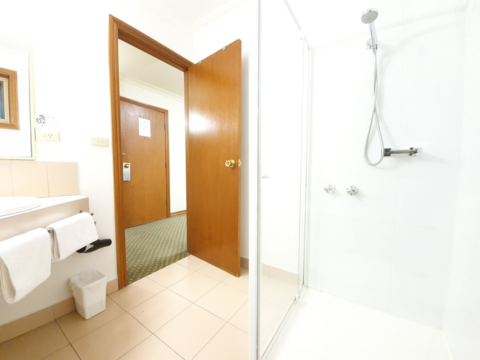 Bathroom 4, Bell Motel, Melbourne