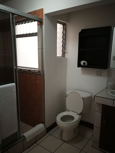 Bathroom 3, Hotel Hojarascas, Heredia
