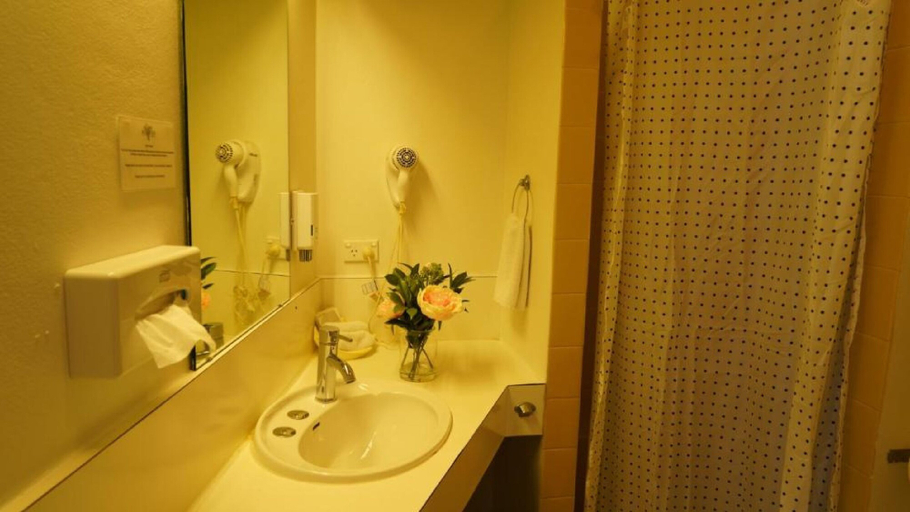 Bathroom 3, Country Motor Inn Singleton, Singleton