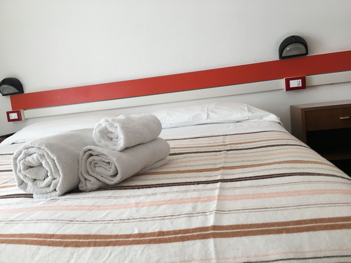 Bedroom 4, Hotel Terminus, Rimini