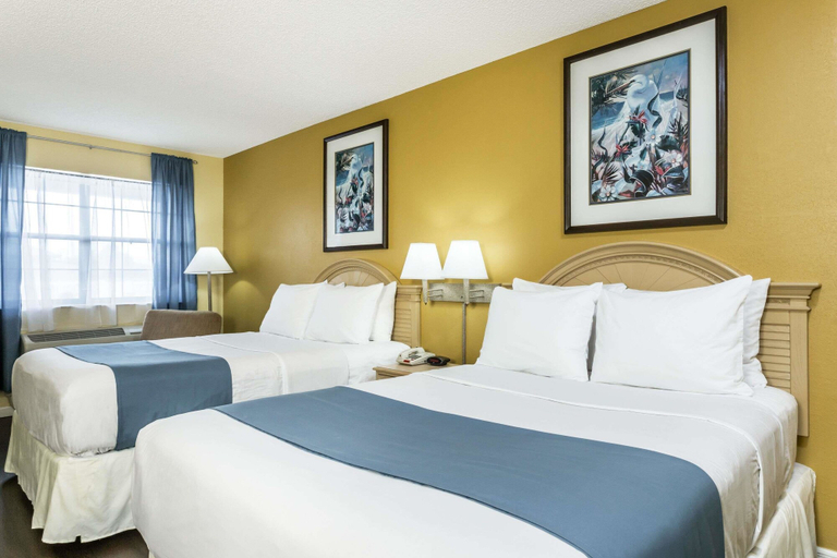 Bedroom 3, Days Inn by Wyndham Madison, Madison
