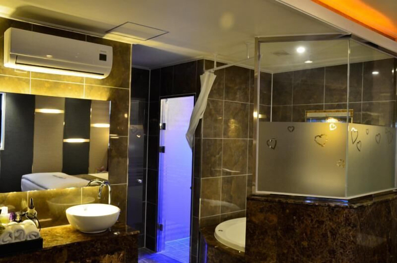 Bathroom 4, Hotel Asia, Buk