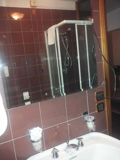 Bathroom 4, Hotel Piol, Belluno