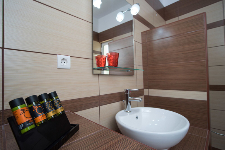 Bathroom 4, Naiades Luxury Apartments, Crete