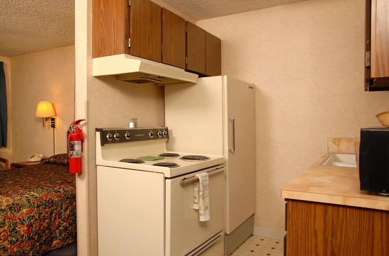 Others 5, Redmond Inn, Deschutes