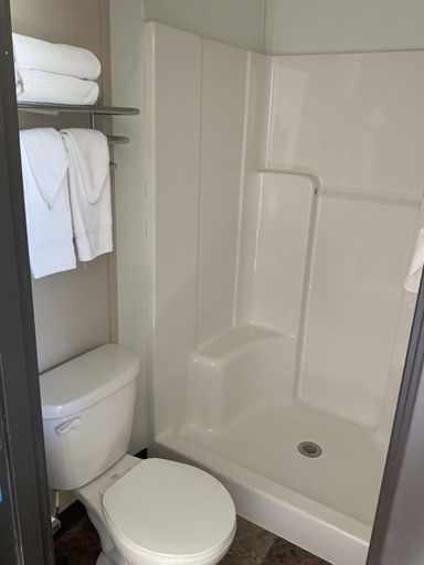Bathroom 3, Karbani Inn, Eddy