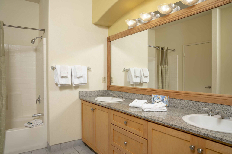 Bathroom 4, Raintree's Cimarron Golf Resort, Riverside