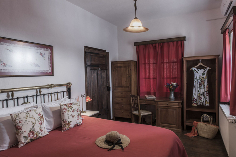 Bedroom 5, Arxontiko Mytilineou Skretaion, Thessaly