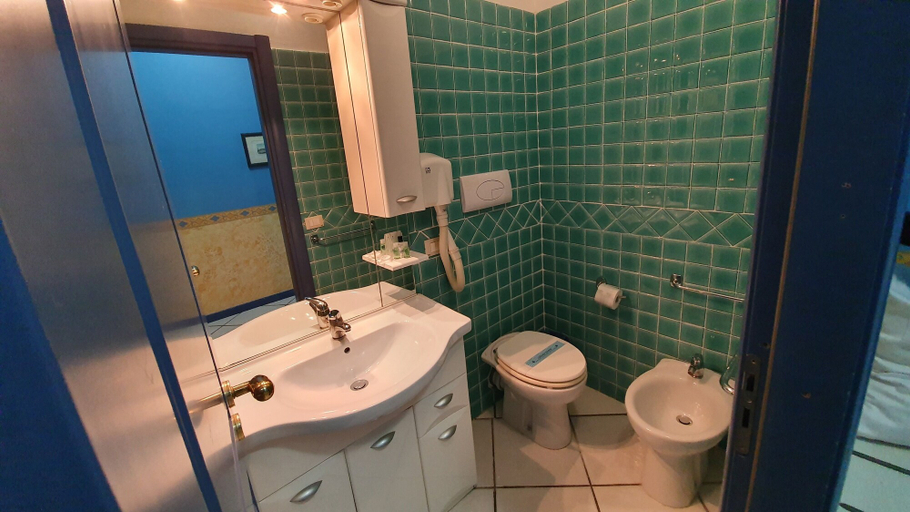 Bathroom 5, Hotel Polo Nautico, Salerno