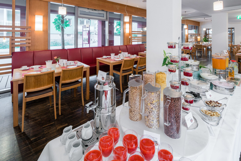 Food & Drinks 12