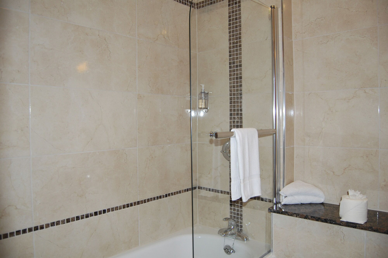 Bathroom 3, Leitrim Marina Hotel