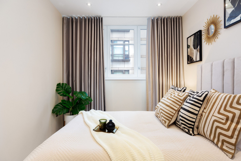 Bedroom 3, One Bed Serviced Apt near Holborn in Chancery Lane, London