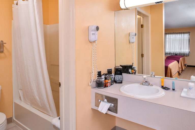 Bathroom, Americas Best Value Inn Ellsworth, Ellsworth