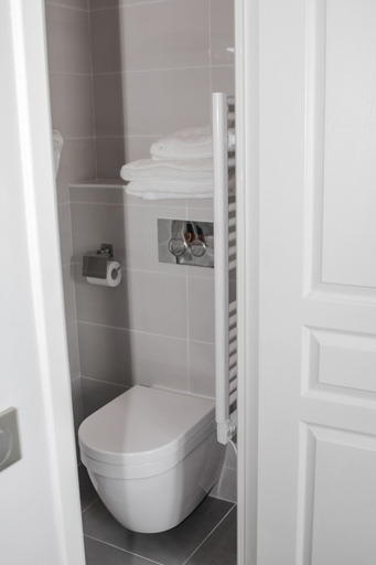 Bathroom 4, Hotel Flots d'Azur Promenade des Anglais, Alpes-Maritimes