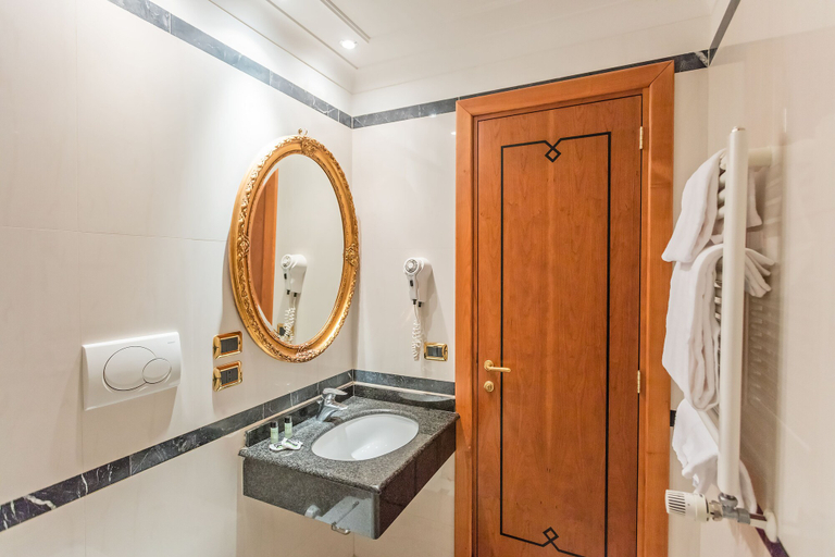 Bathroom 4, Raeli Hotel Lux, Rome