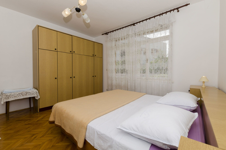 Bedroom 2, Apartment Tome G, Primošten