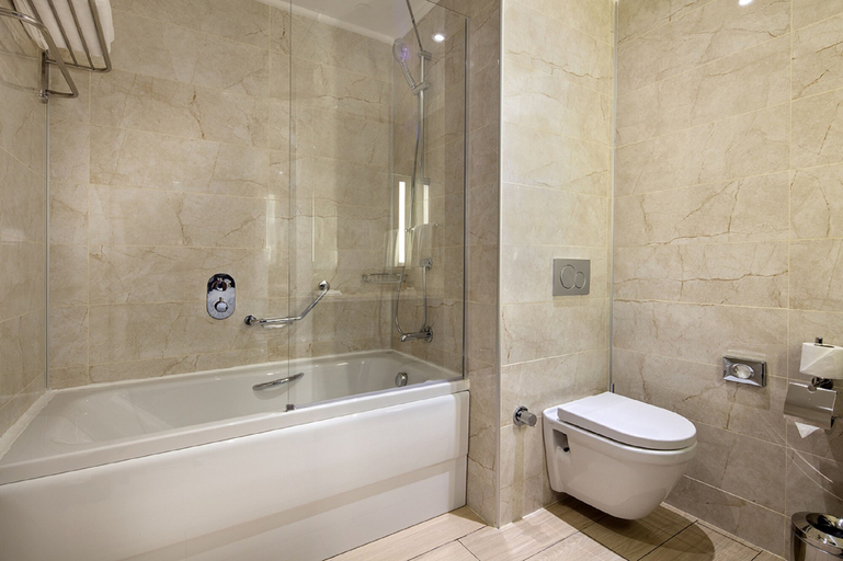 Bathroom 5, Hilton Garden Inn Izmir Bayrakli, Karşıyaka