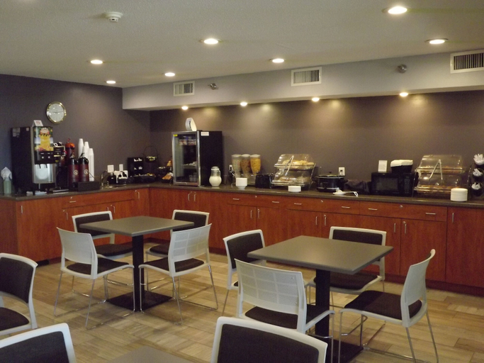 Food & Drinks 5, Microtel Inn & Suites By Wyndham Ames, Story