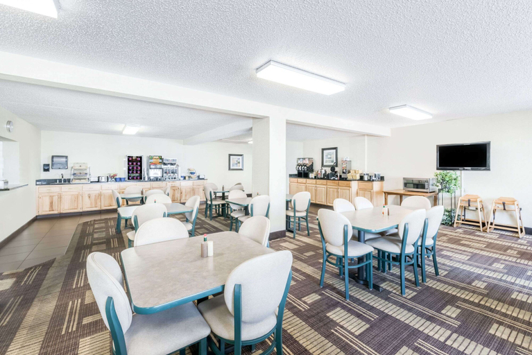 Food & Drinks 5, Days Inn by Wyndham Bismarck, Burleigh