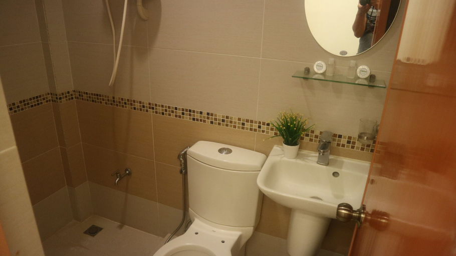 Bathroom 3, Estancia De Lorenzo Tarlac, Capas