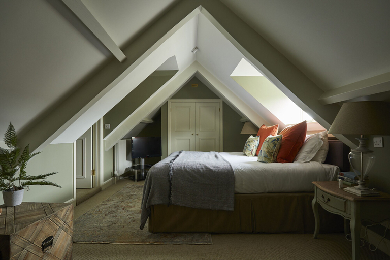 Bedroom 2, Methuen Arms, Wiltshire