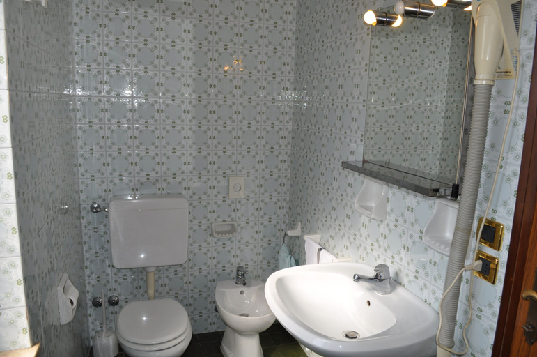Bathroom 4, Hotel Piol, Belluno