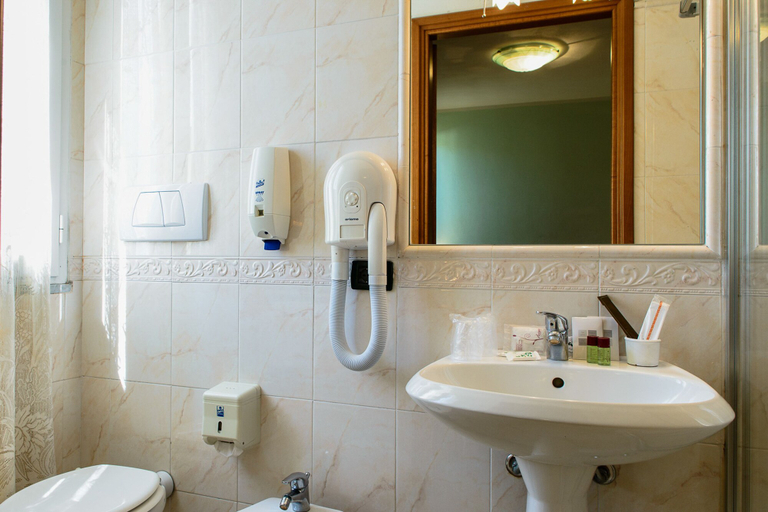 Bathroom 3, Villa Adriana, Lucca