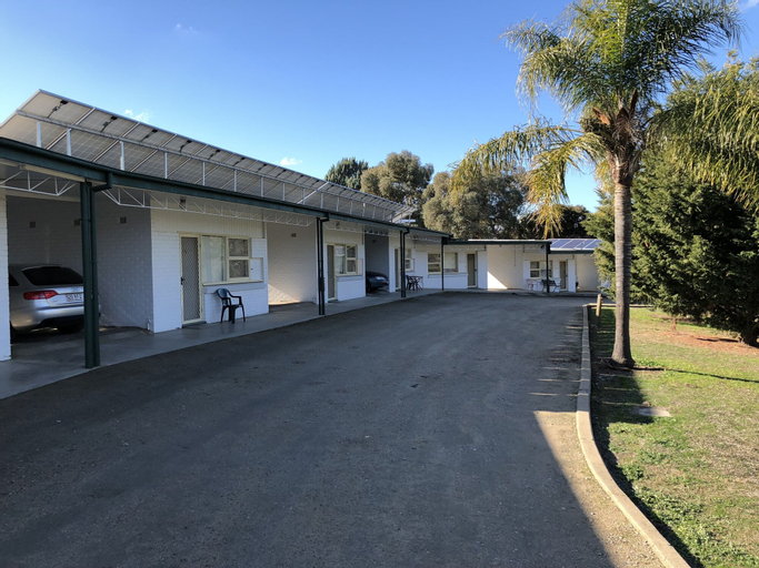 Exterior & Views 11