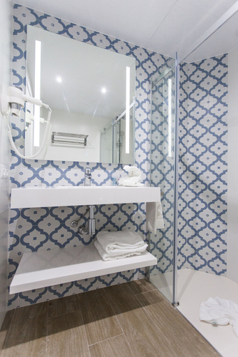 Bathroom 3, Apartamentos Ses Roquetes, Baleares
