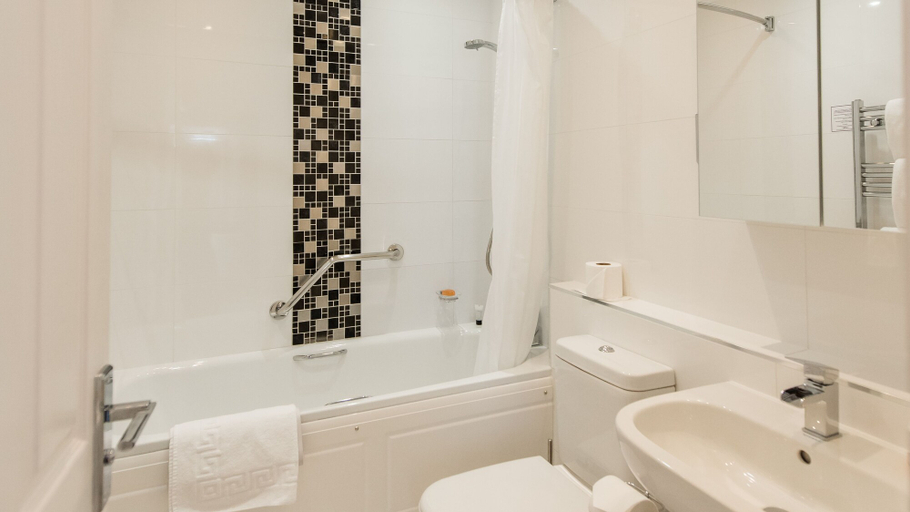 Bathroom 4, The Imperial Hotel, Devon