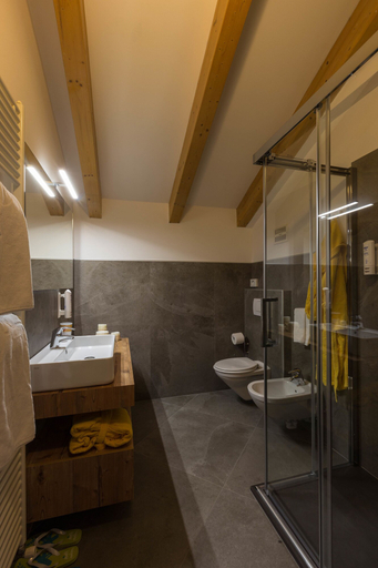 Bathroom 5, Hotel Ambiez, Trento