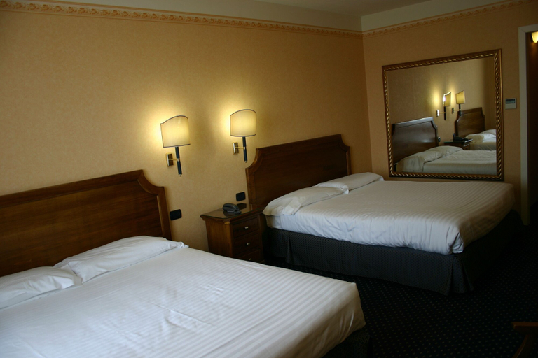 Bedroom 2, Hotel Don Carlo, Pavia