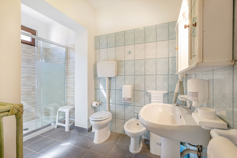 Bathroom 5, Marina Manna Hotel & Club Village, Sassari