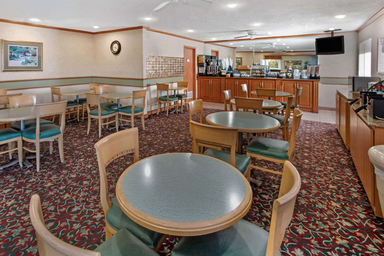 Food & Drinks 5, La Quinta Inn & Suites by Wyndham Albuquerque Journal Ctr NW, Bernalillo