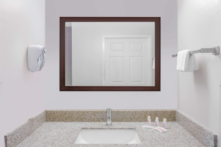 Bathroom 4, Super 8 by Wyndham Page/Lake Powell, Coconino