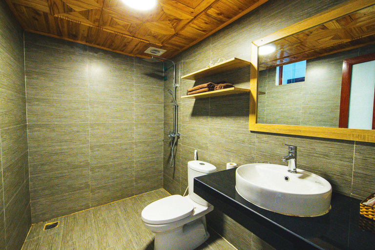 Bathroom 5, Chapa Dew Boutique Hotel, Sa Pa