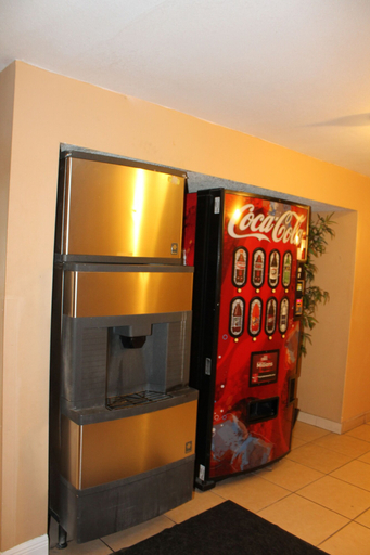 Food & Drinks 4, Super 8 by Wyndham Beaumont I-10 South/College St, Jefferson