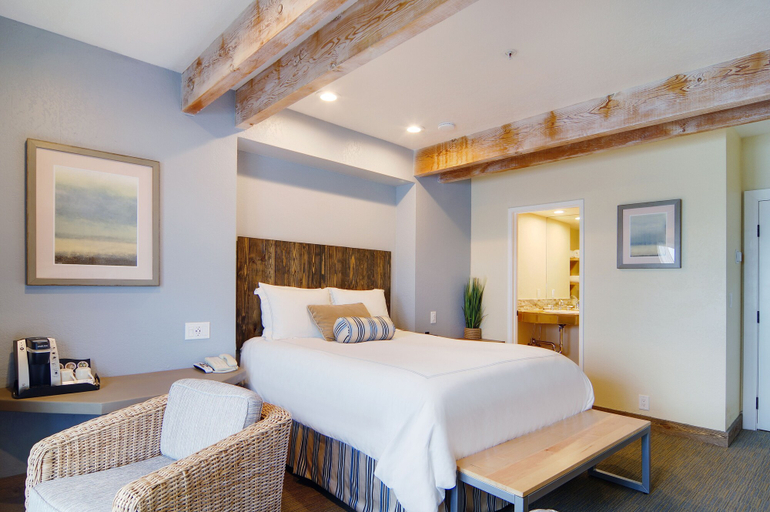 Bedroom 4, Cypress Inn On Miramar Beach, San Mateo