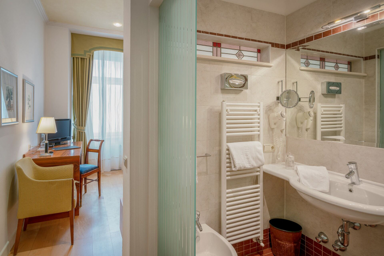 Bathroom 5, Hotel Europa Splendid, Bolzano