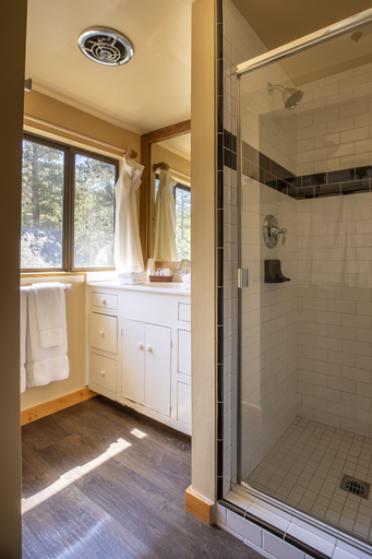 Bedroom 4, Tamarack Lodge and Resort, Mono