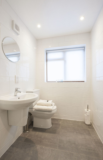 Bathroom, High Hedges Apartments, Oxfordshire