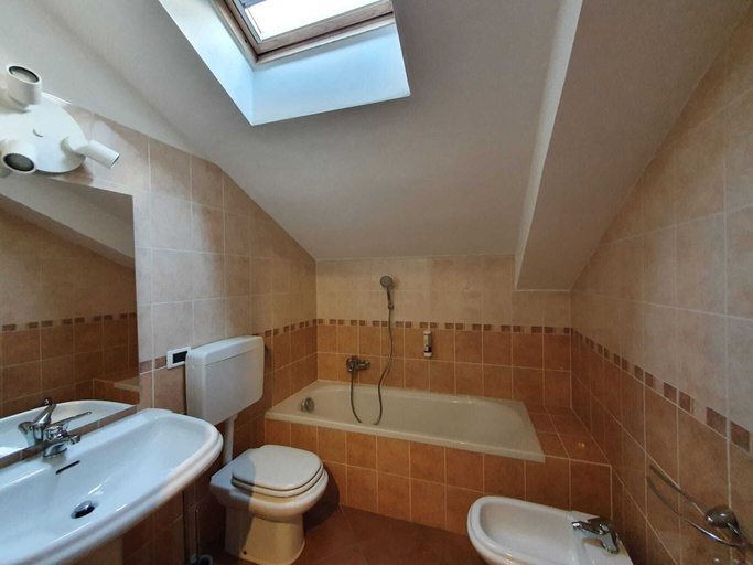 Bathroom 3, HH Serravalle, Alessandria