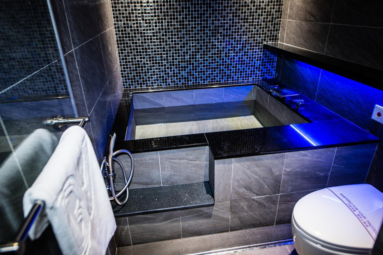 Bathroom 4, Six Fukun Hotel, Yilan