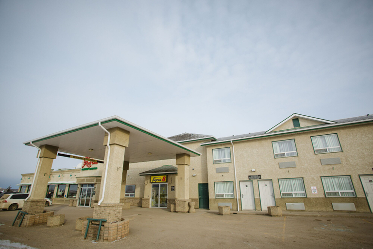 Exterior & Views 2, Super 8 by Wyndham Drayton Valley, Division No. 11